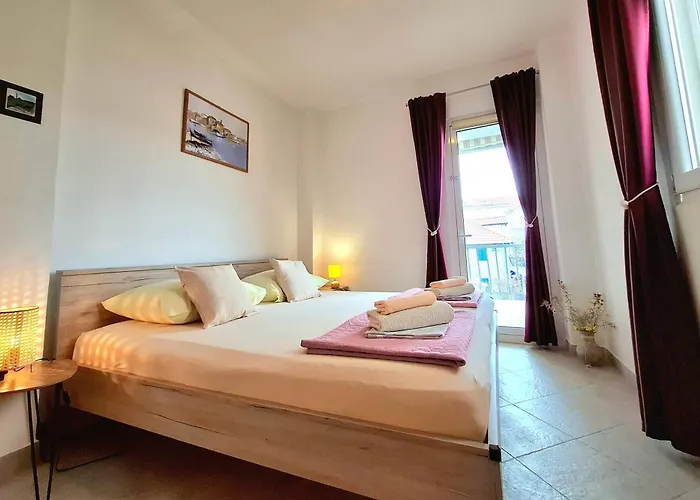 Apartment By The Sea - 24405 Trogir